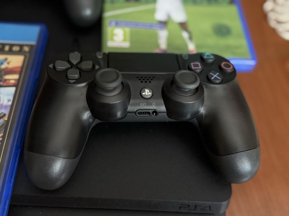 Playstation 4 slim 1TB