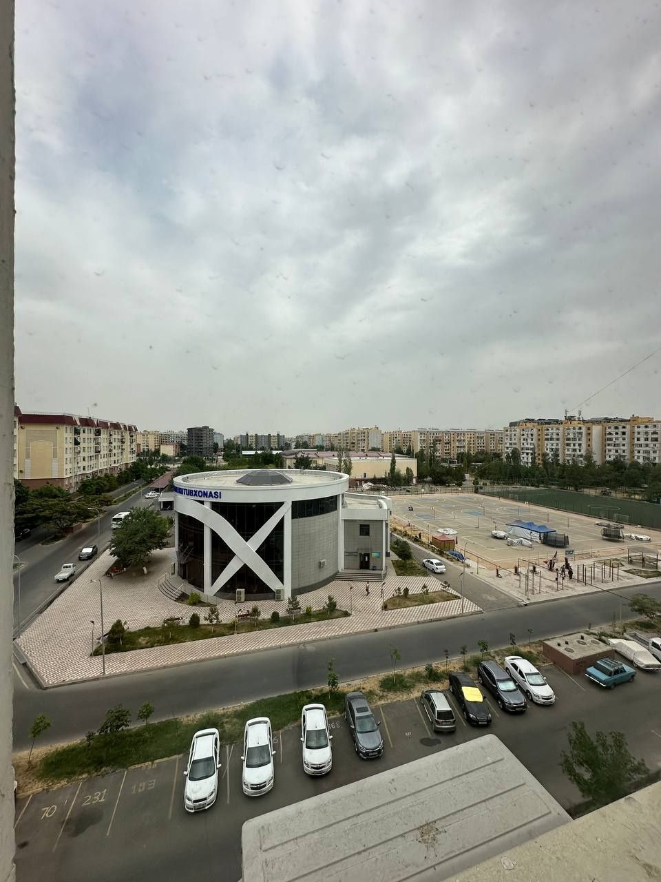 АРЕНДА Метро 2-бекат 400 метр СЕРГЕЛИ 6А 2 хона нарсалари бор  Оилага
