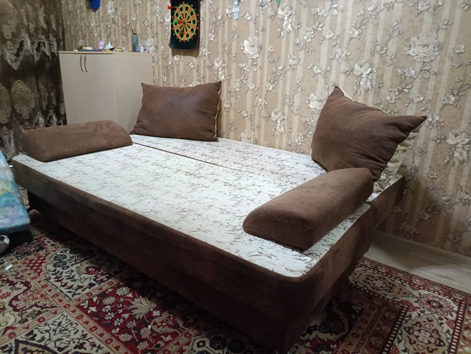 Диван в хорошем состоянии.
