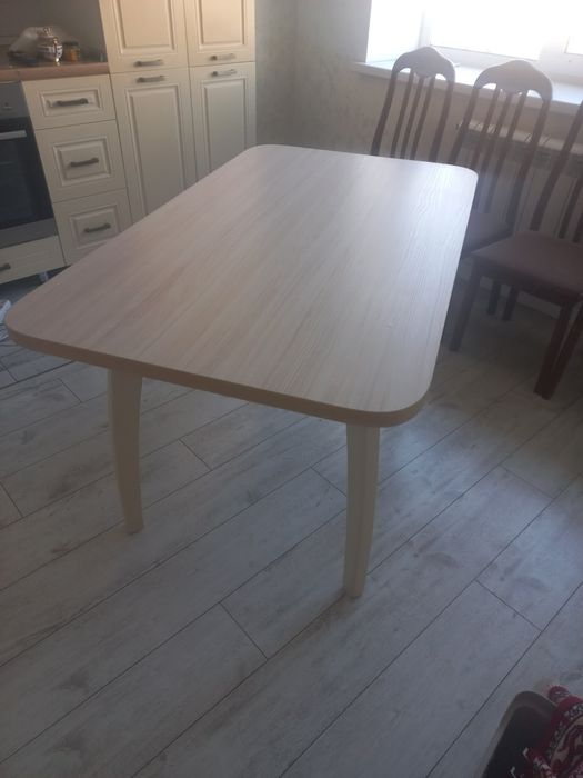Кухонный стол в отличном состоянии
