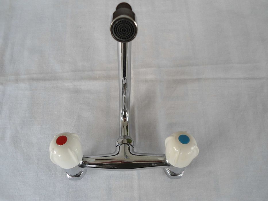 Батерия за кухненска мивка или баня.
Батерия /Смесител/ за мивка