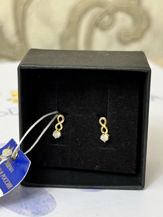 Детские золотые серьги с бриллиантом