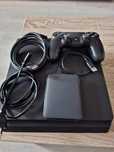 Vând PS4 1 TB cu HDD 4 TB extern