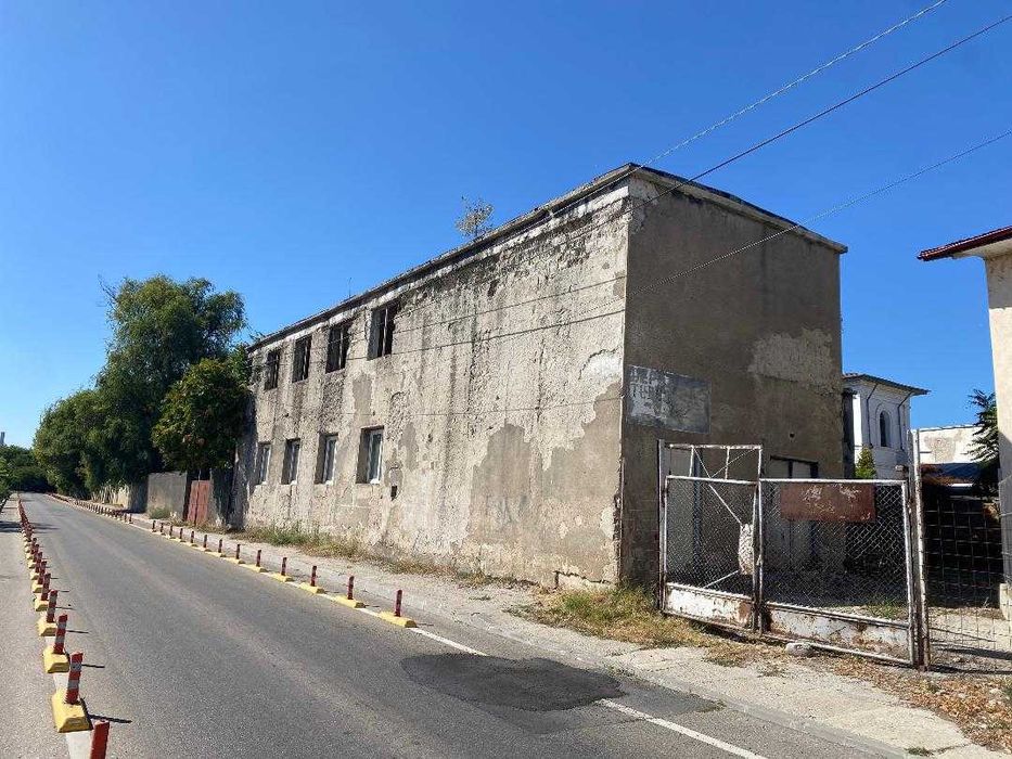 De vanzare/inchiriere Cladire P+E si teren aferent
