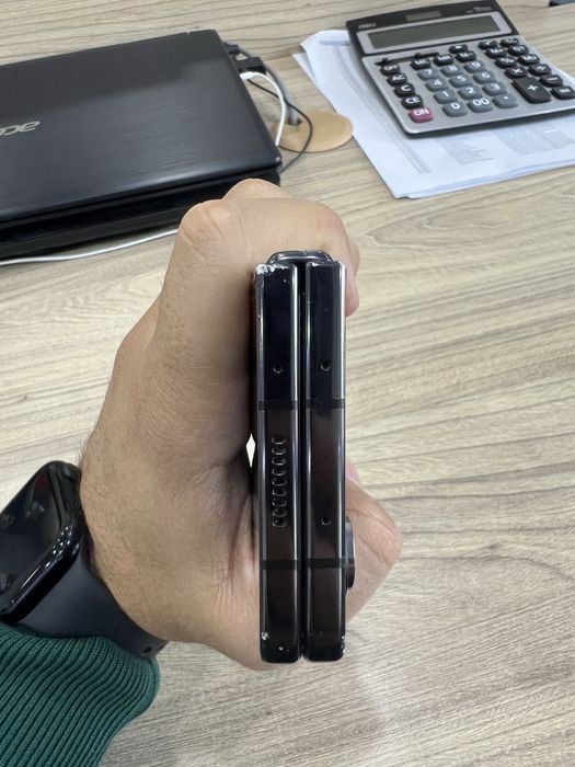 Z Fold 5 ishlashi zor korpusida qirilgan joylari bor bez chexol ishlat