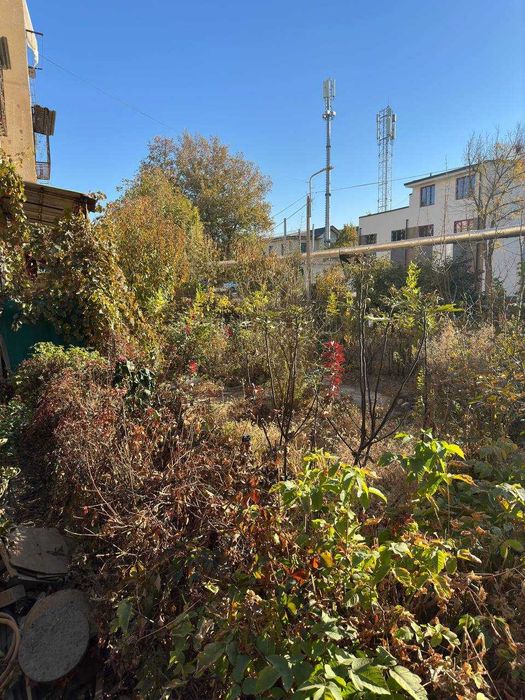 своя 2х комнатная  без ремонта. на первом этаже