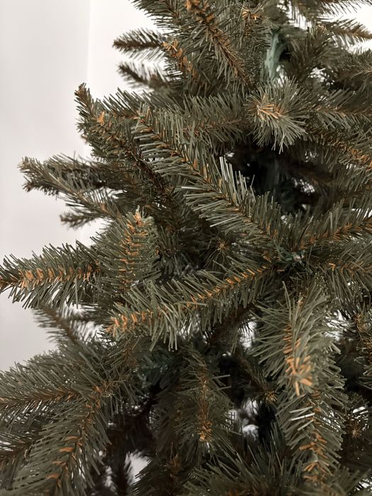 Brad artificial superb, stare ecepțională