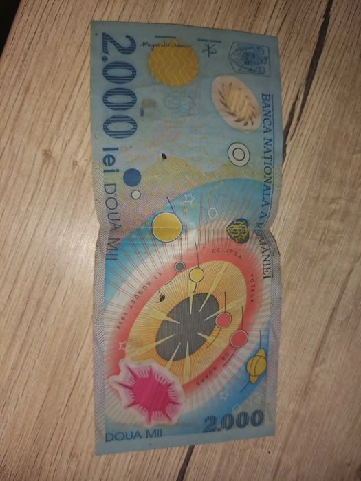 Bancnota de 2.000 de lei cu Eclipsa 1999.