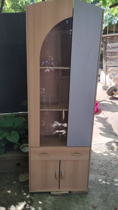 Cînd vitrina cu sertar, imagini foto preț accesibil.