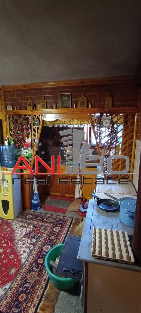 Две къщи в един имот в София, област-с.Драгушиново площ 330 цена 2270