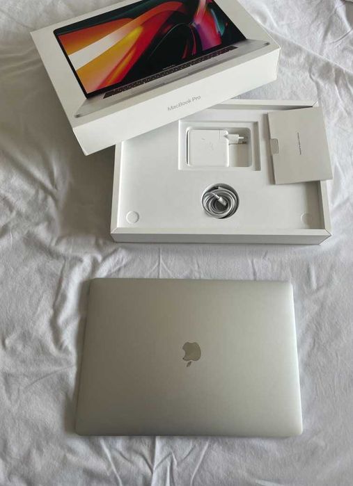 Macbook Pro 16'' , 2019 , 2,6 GHz,512 GB,AMD Radeon Pro 4GB , silver