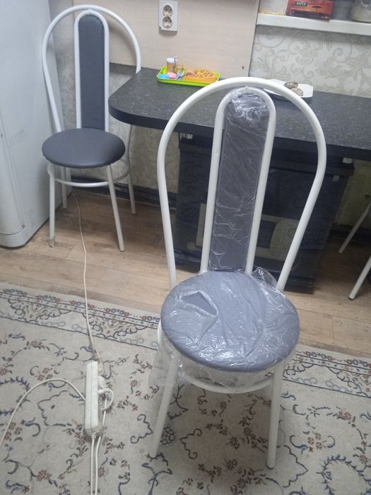 Продам стулья новые