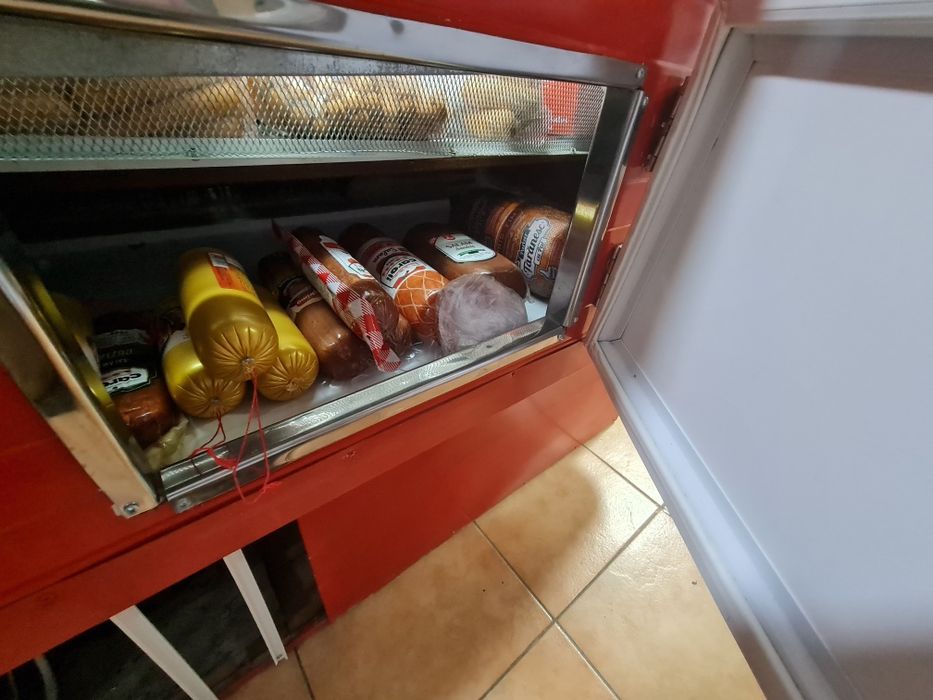 Vitrină frigorifică mezeluri