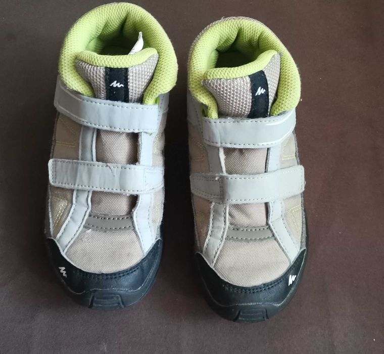 Продавам детски туристически обувки/ боти / високи маратонки, н. 31