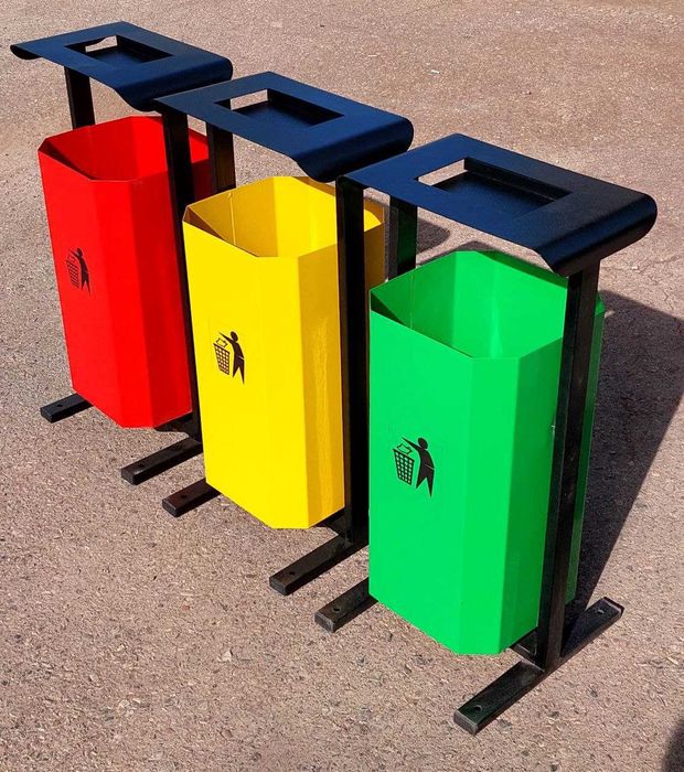 Мусорные урны и баки