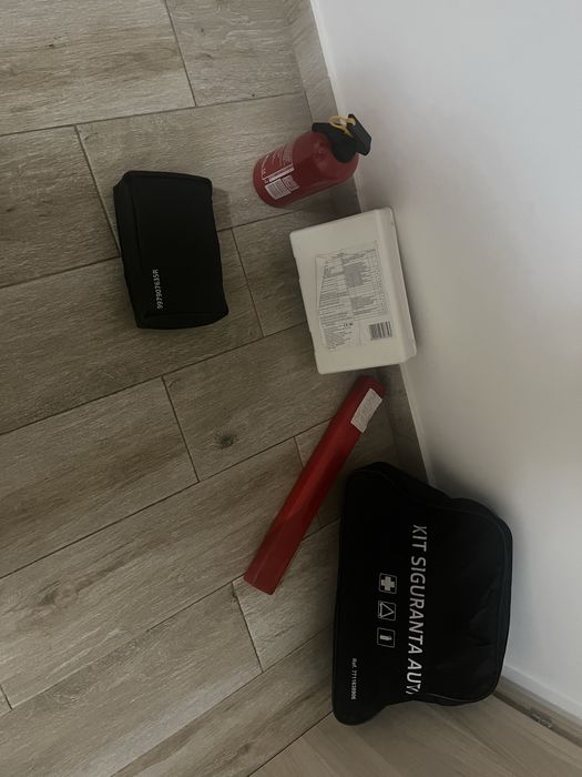 Se vinde rucsac nou plus altele
