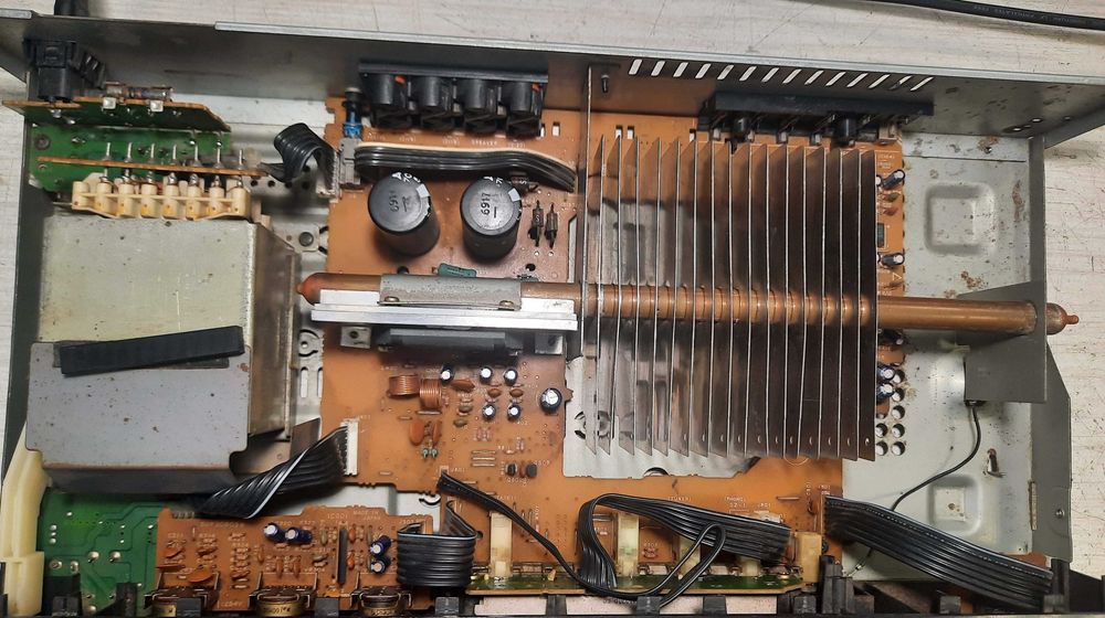 Продавам прекрасно звучащ стерео усилвател. Technics SU-500