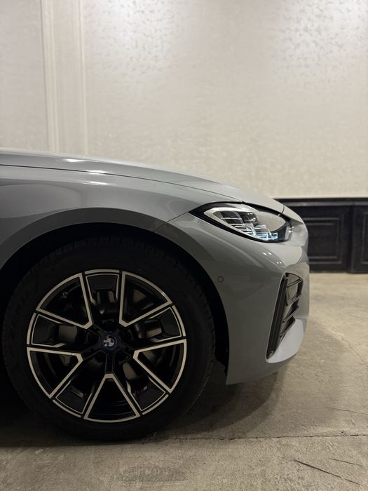 BMW i4 Nemis mashinasi