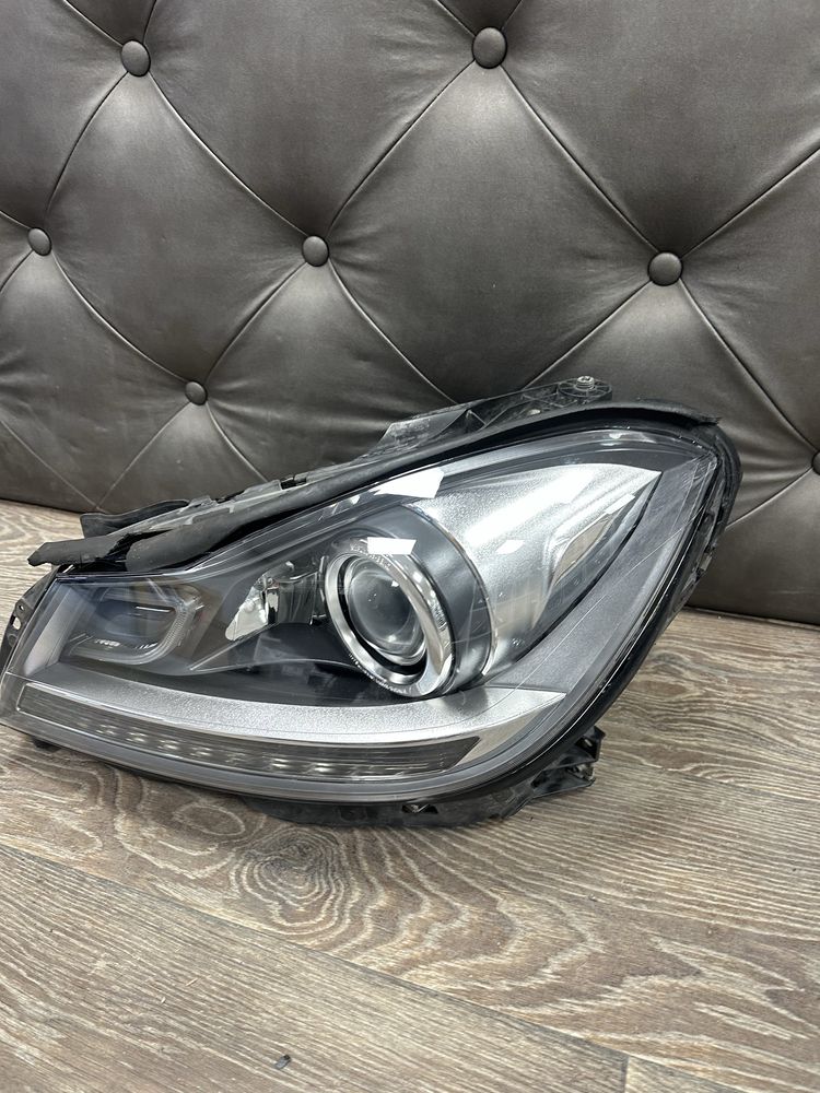 Mercedes W204 Facelift фейс ляв фар фарове