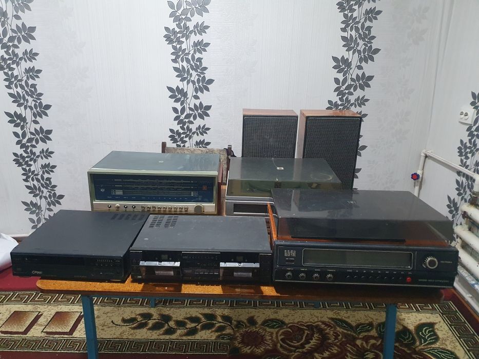 Антикварианты проигрыватели, магнитолы, видеомагнитафоны