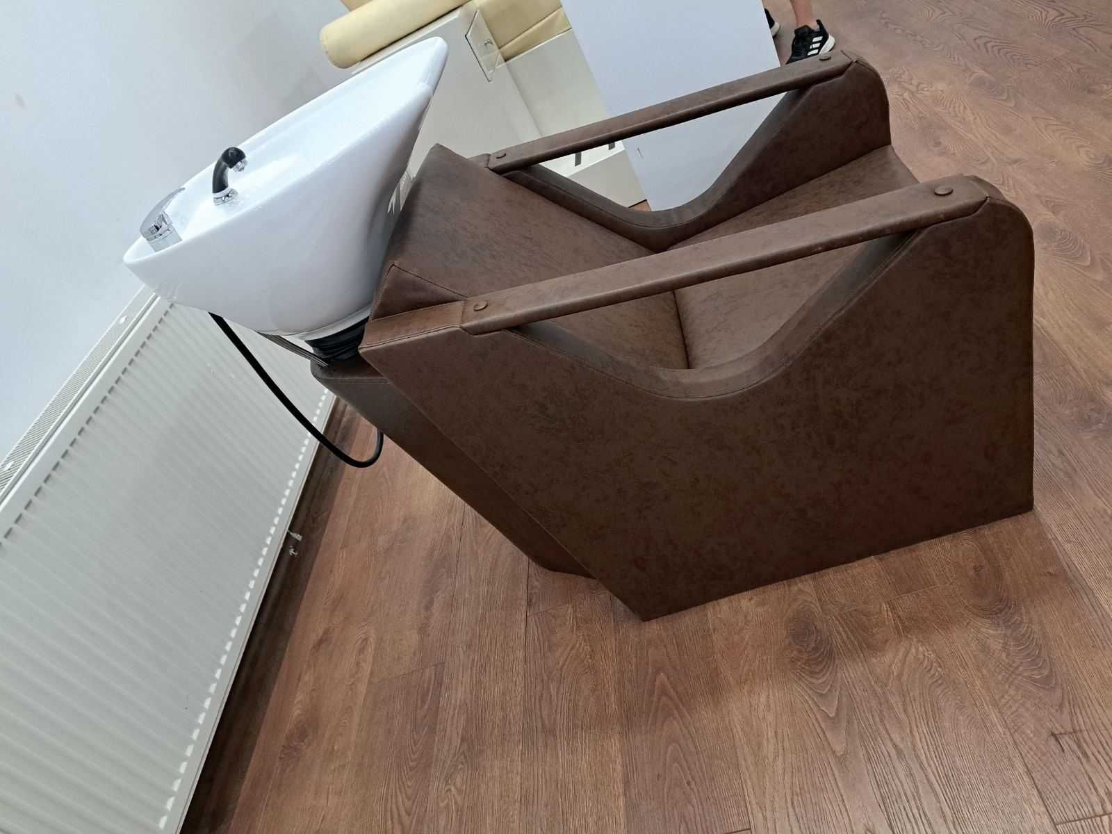 Фризьорска измивна колона и стол