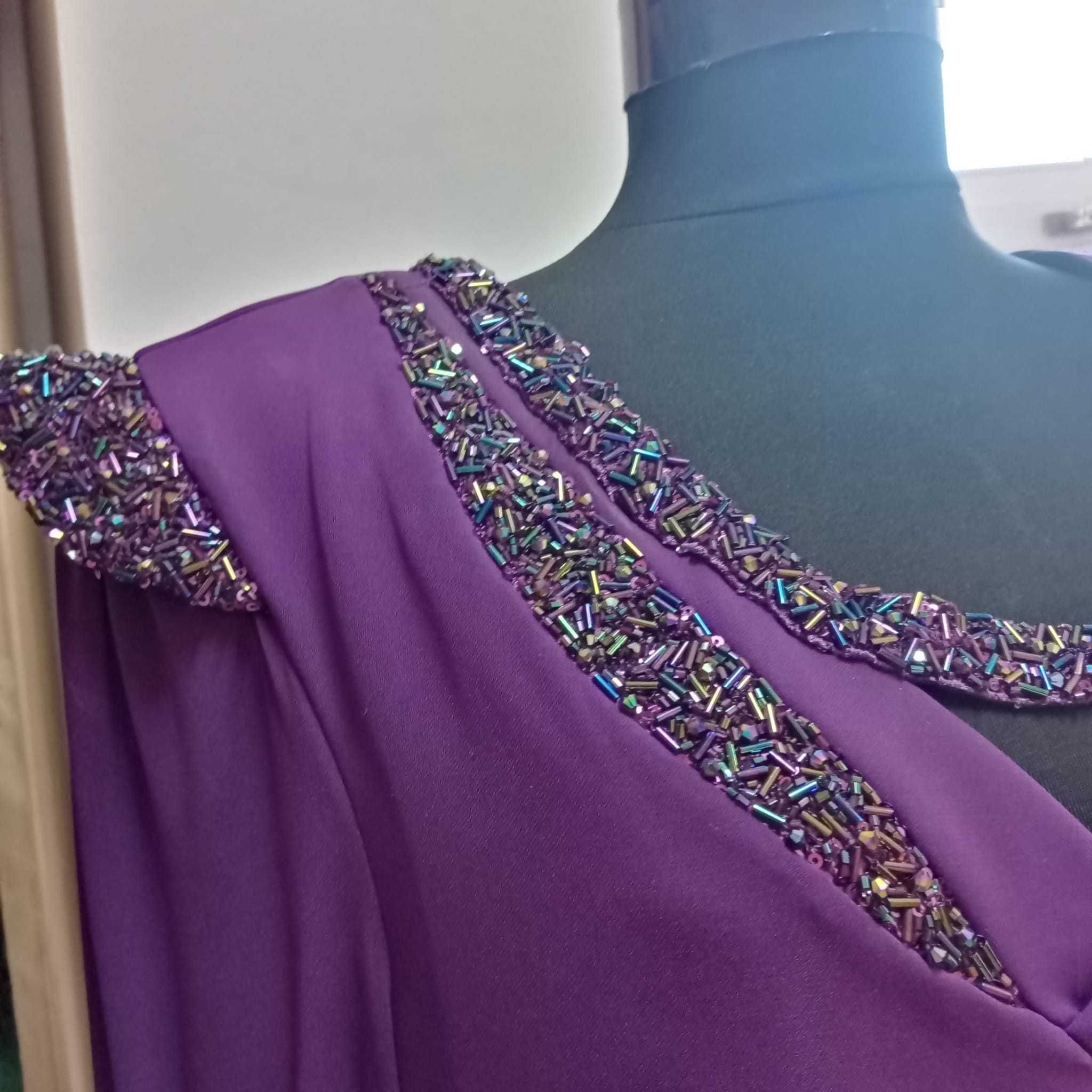 Rochie de seara deosebita pt o doamna cu forme