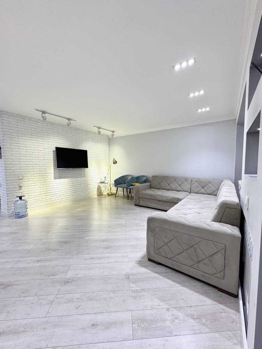 СРОЧНО ПРОДАЖА!2х комнатная квартира,ор.Новомосковская, кафе Вечер США