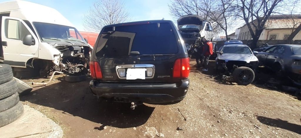 Dezmembrez Lincoln Navigatoor , an fabricatie 2002, 5.4 benzina, 224 k