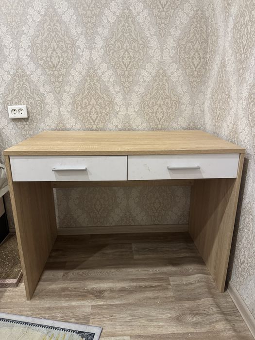 Продам стол в хорошем состояний