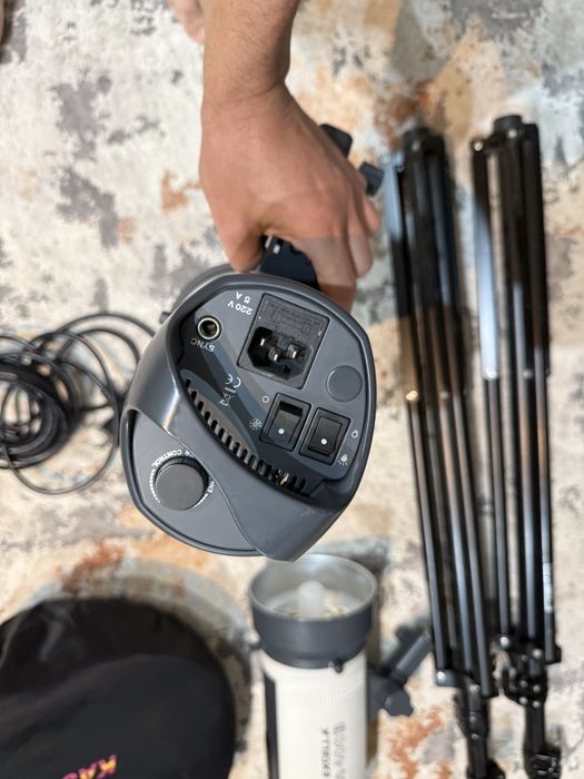 Kit studio foto – 2 monolite + trepiede + cort poze produ Kast pliabil