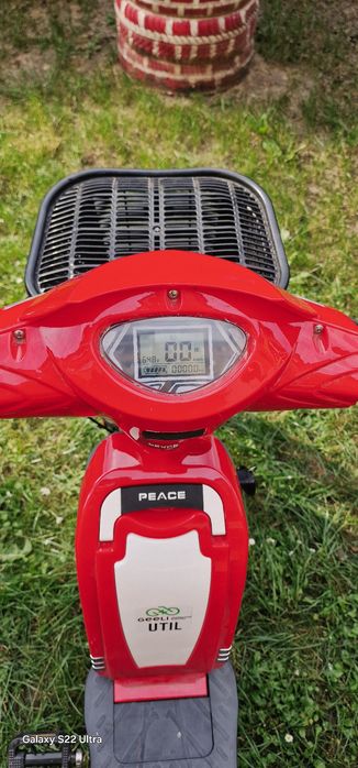 Vand scuter electric aproape nou.Scuterul a fost folosit de maxim 5 or