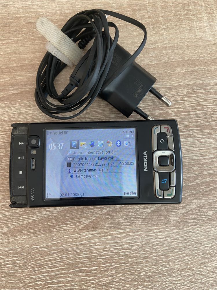 Nokia N 95 перфектно работещ. 8 гигабайта памет.