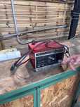 Transpalet electric cu catarg Linde L14, stare buna