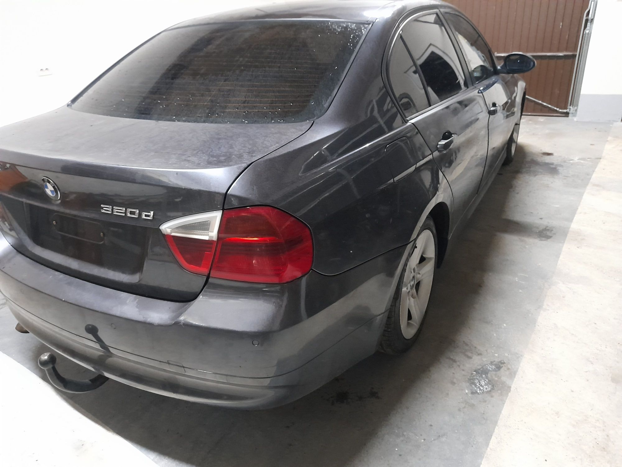 Bara spate haion portbagaj tripla lampa punte arc brat bmw e90