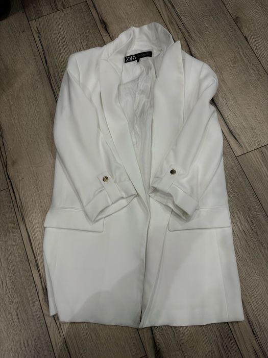 Бял блейзър ZARA