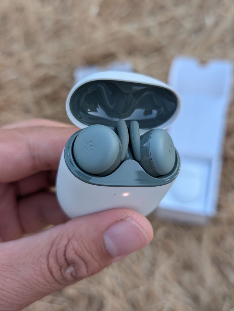 Продаю наушники Google Pixel Buds  a(оригинал) б/у