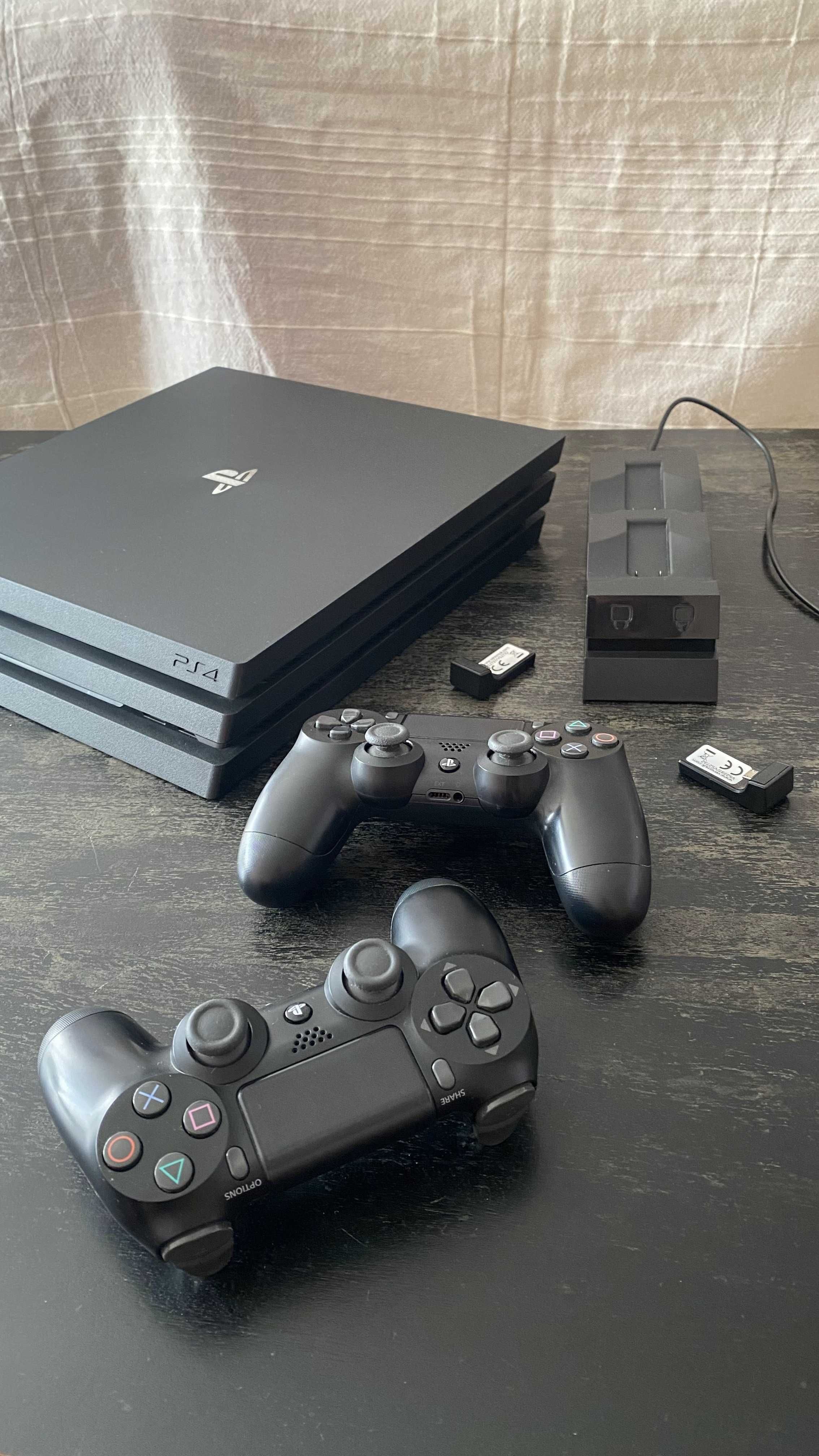 Sony Playstation 4 Pro 1TB + 2 джойстика и зарядно