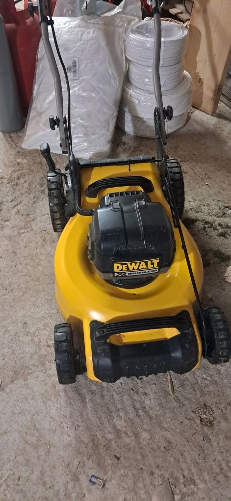 Косачка  DEWALT акумулаторна