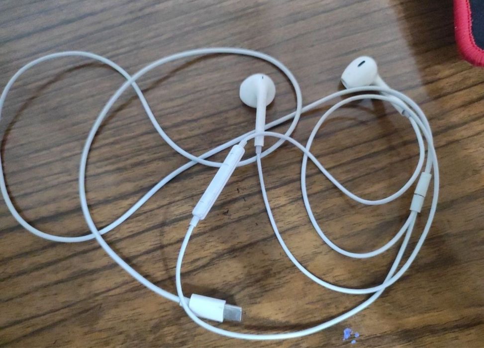 Проводные наушники