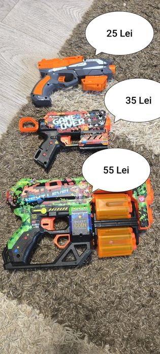 Vând Jucării aproape noi