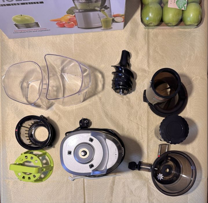 Storcator de fructe si legume cu presare la rece Kuvings B1700