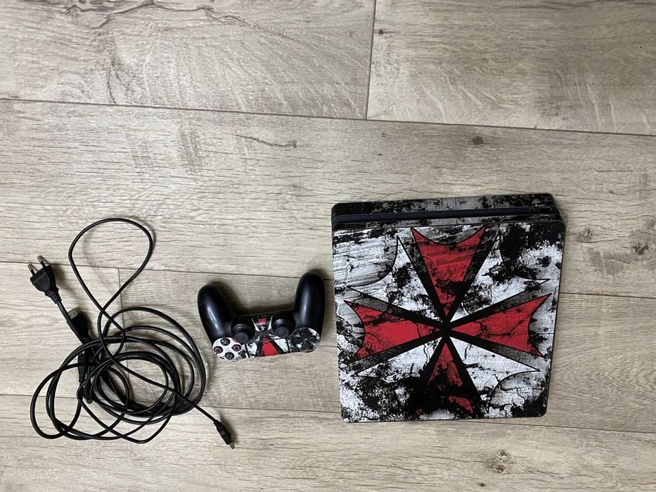 Продам PlayStation 4 slim