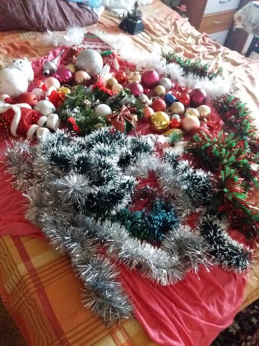 Decoratiuni pom de craciun la 30 de lei toate