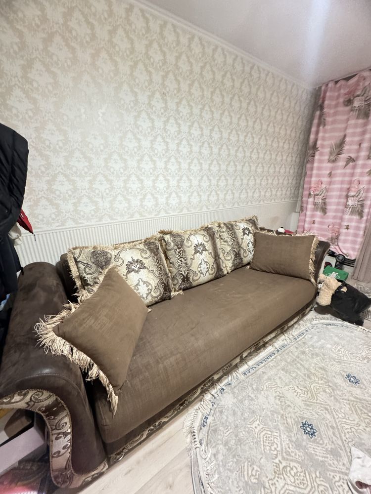 Продам Диван коричневого цвета (в раскладном состоянии ширина 2м)