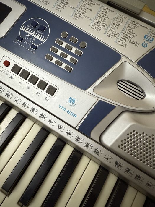 Синтезатор YM 638