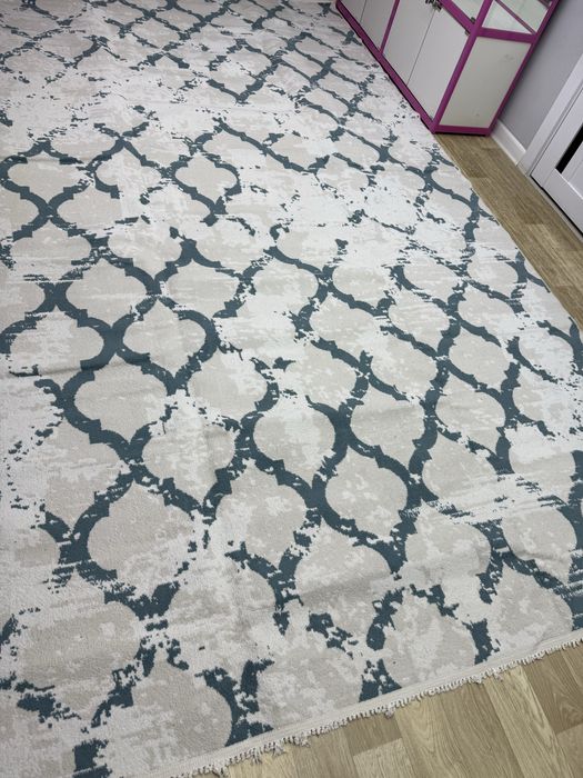 Прода  ковер 2,5*4 в отличном состоянии