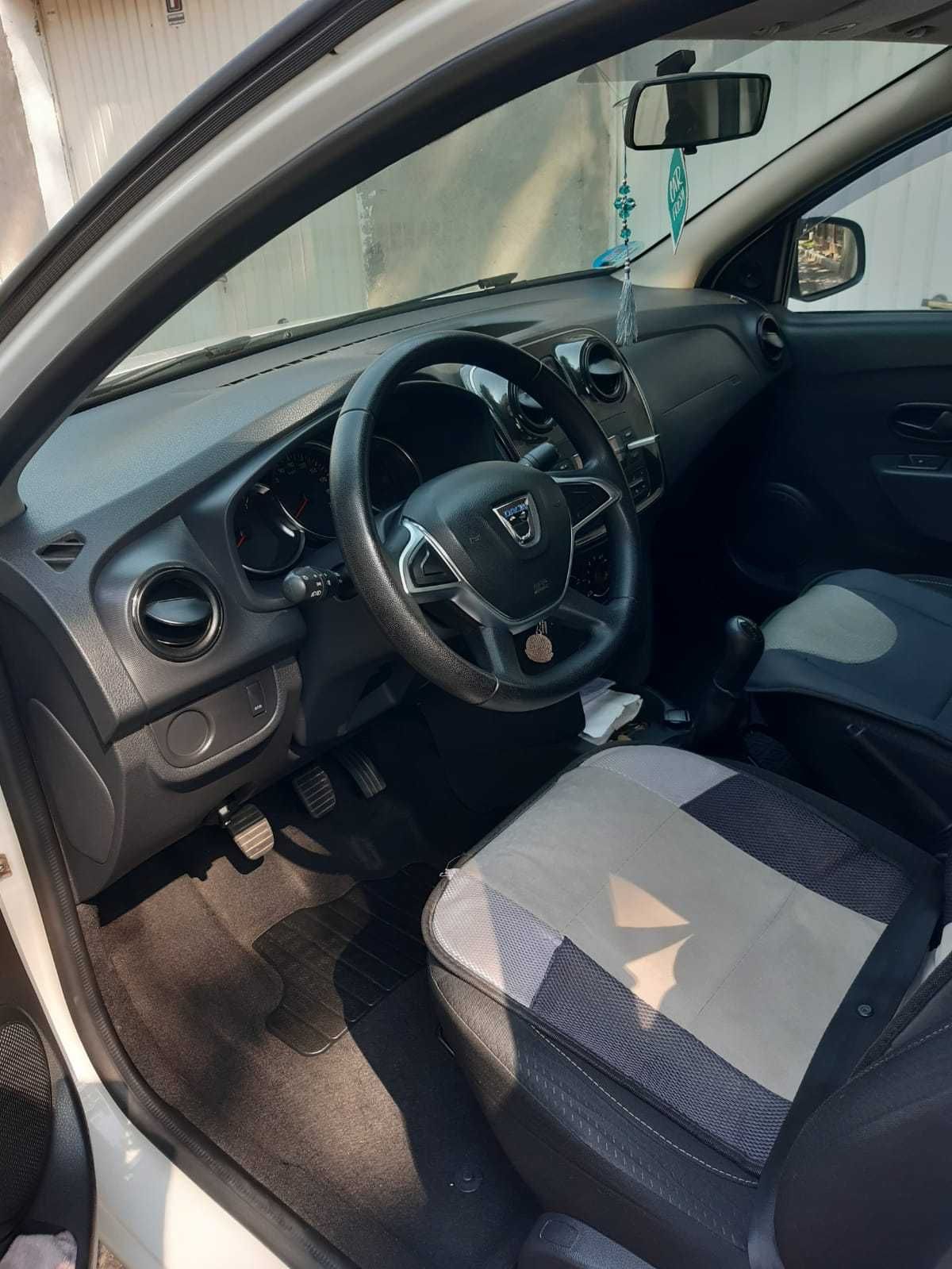 Vând Dacia Logan