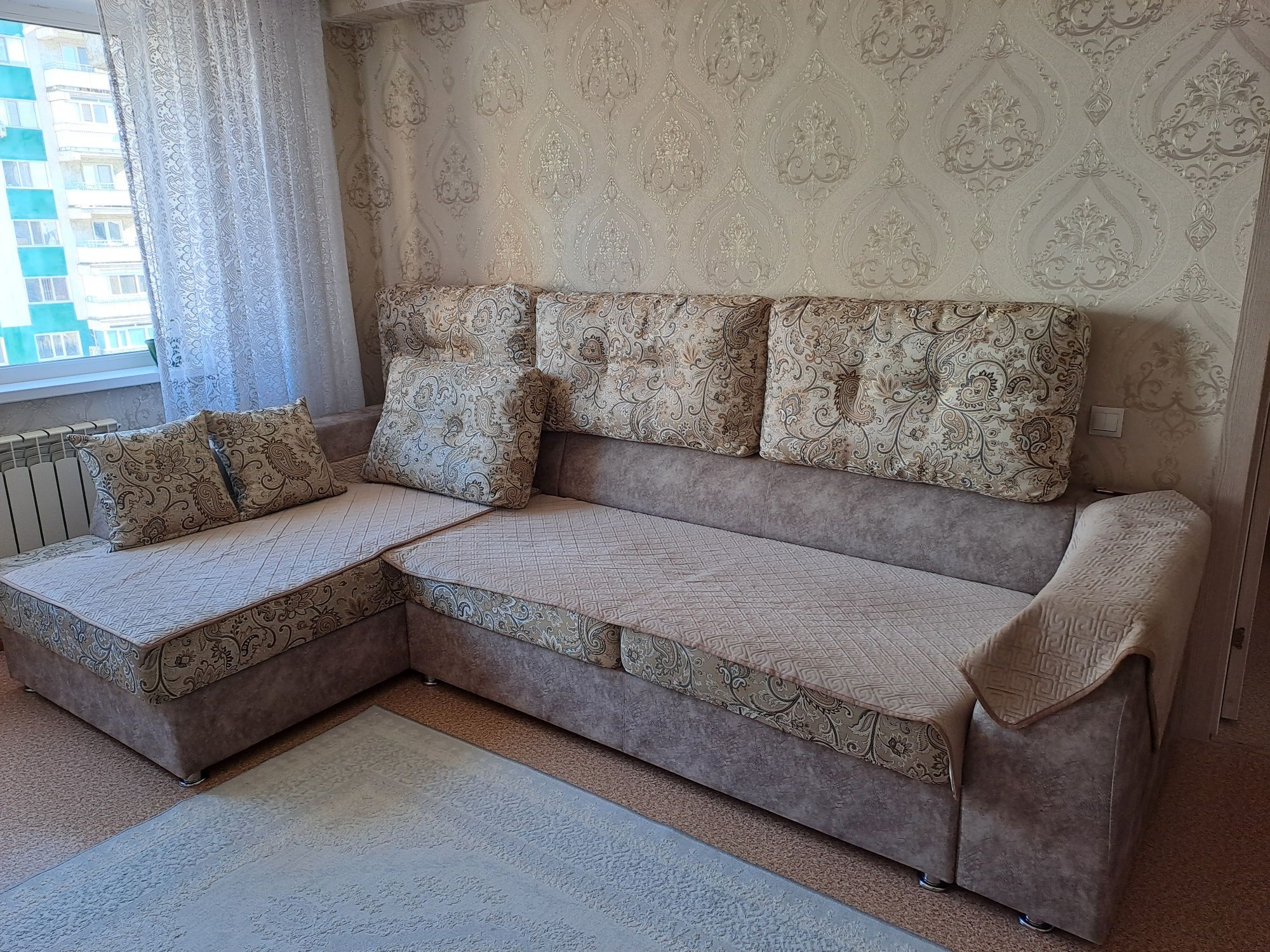 Продам угловой диван в отличном состоянии.
