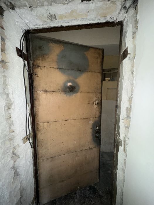 СРОЧНО ПРОДАЕТСЯ входная железная  дверь