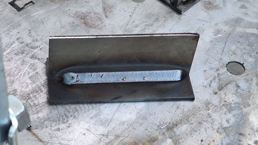 Промышленный робот сварка